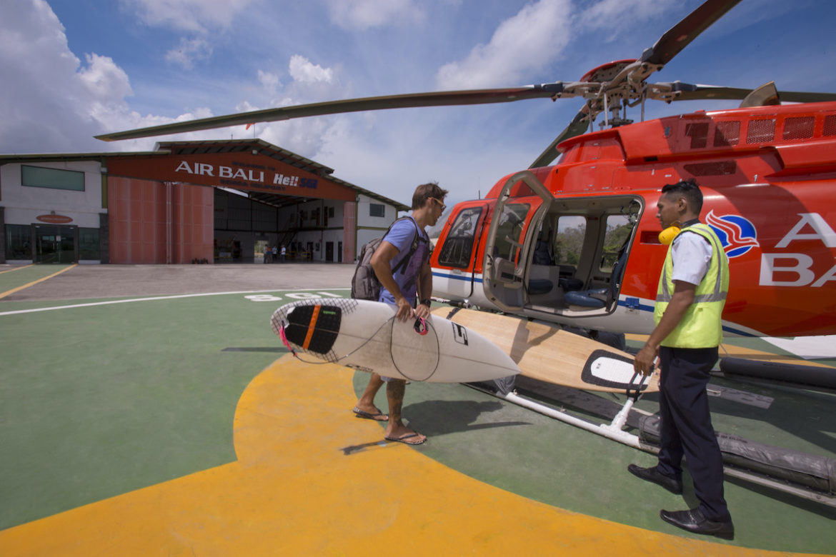 Mit dem Heli zum Surfen - die besten Wellen mit den Four Seasons Guides finden